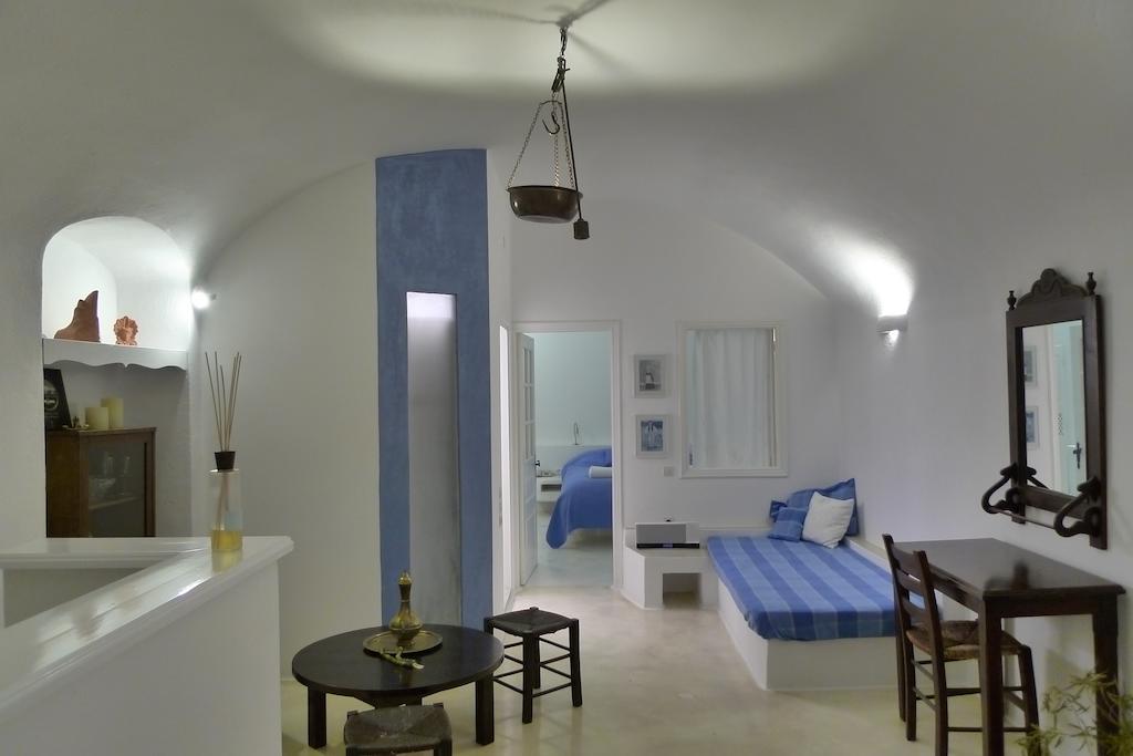 Altana Heritage Suites Imerovigli  Room photo
