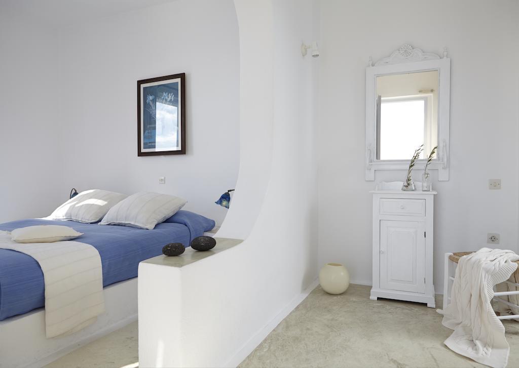 Altana Heritage Suites Imerovigli  Room photo